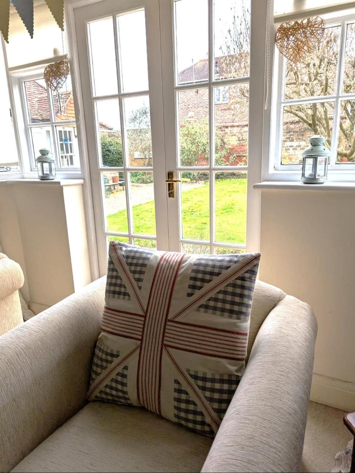 Georgian 2 Bedroom Apartment In Chichester With Free Parking - Chichester Holiday Properties Buitenkant foto