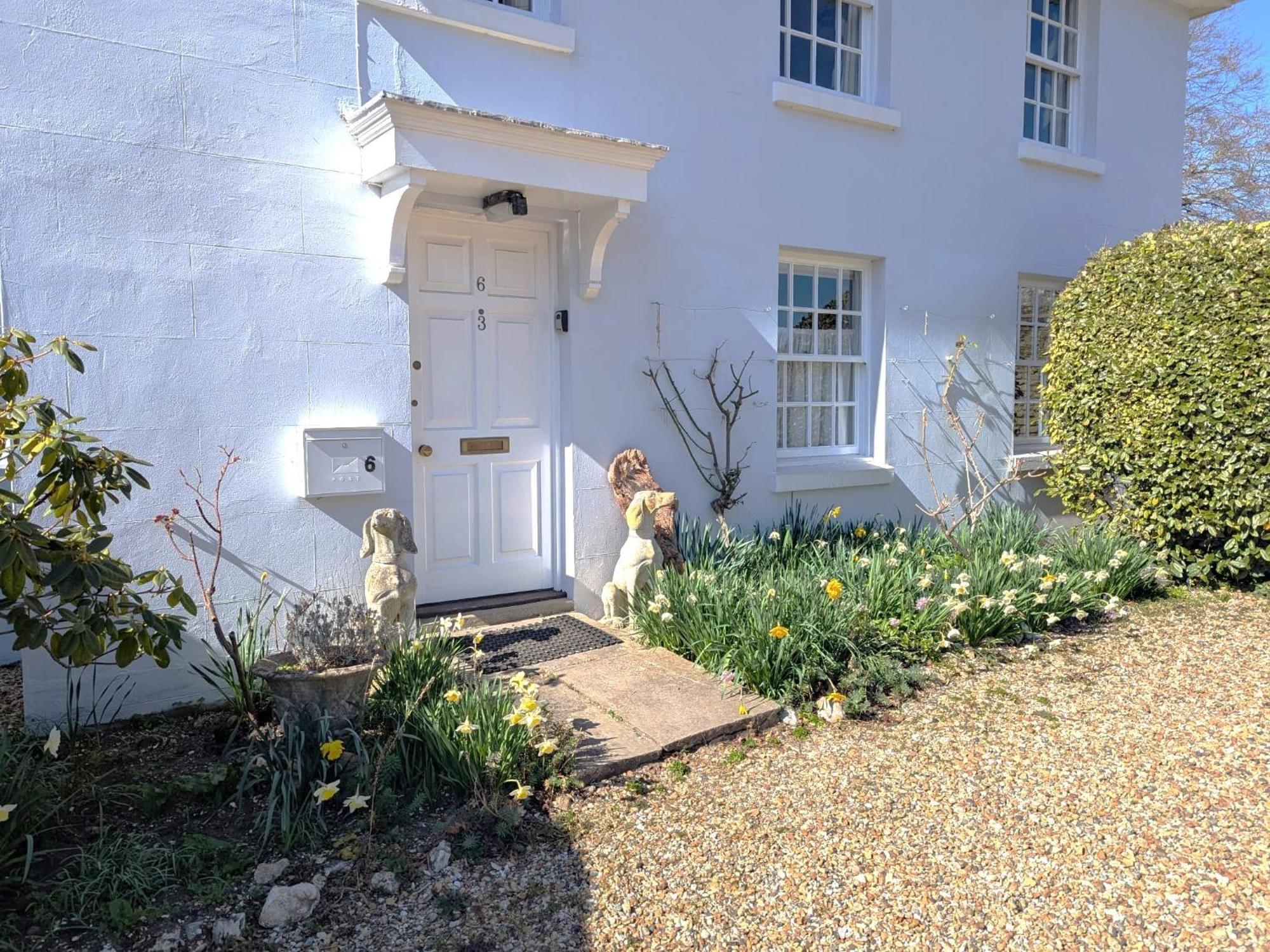 Georgian 2 Bedroom Apartment In Chichester With Free Parking - Chichester Holiday Properties Buitenkant foto