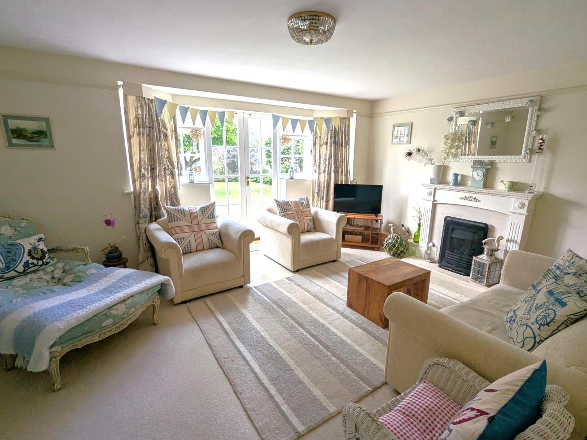 Georgian 2 Bedroom Apartment In Chichester With Free Parking - Chichester Holiday Properties Buitenkant foto
