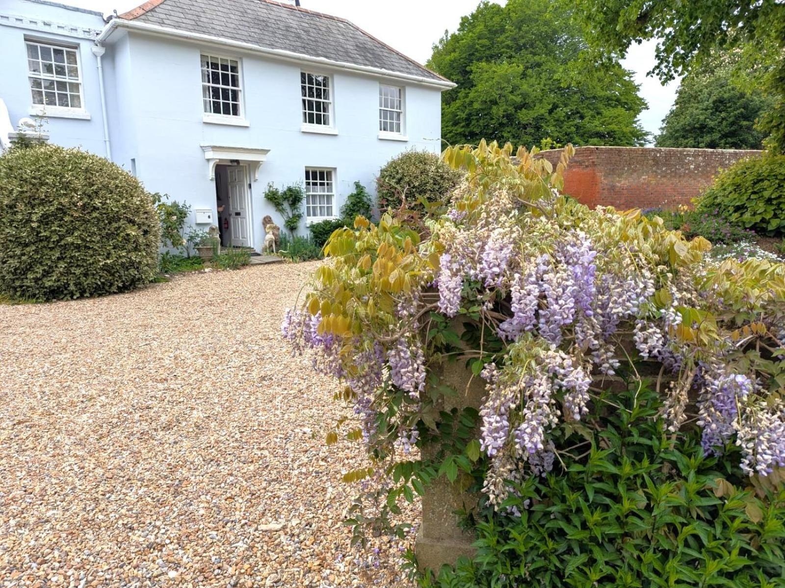 Georgian 2 Bedroom Apartment In Chichester With Free Parking - Chichester Holiday Properties Buitenkant foto